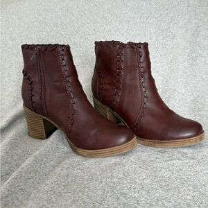 Maurices Brown Heeled Boots with Chunky Heel and Western Design